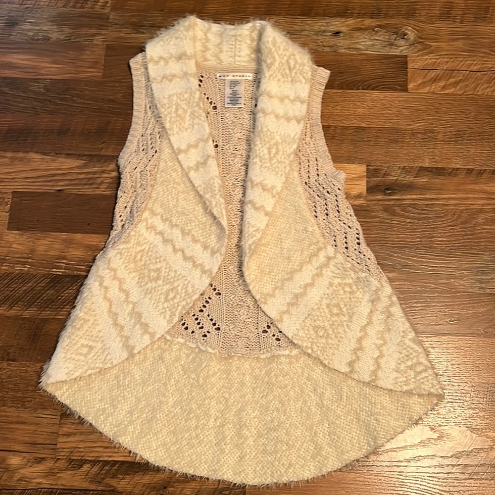 Girls Size 7/8 Cream Crotchet Vest With Fuzzy Detail-Never Worn~